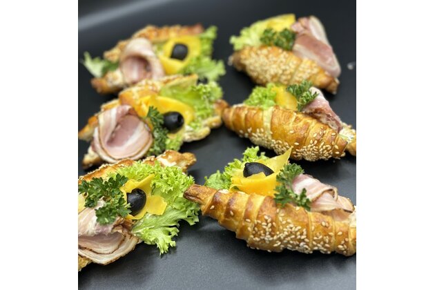 PLNĚNÁ VAJÍČKA A CROISSANTY 